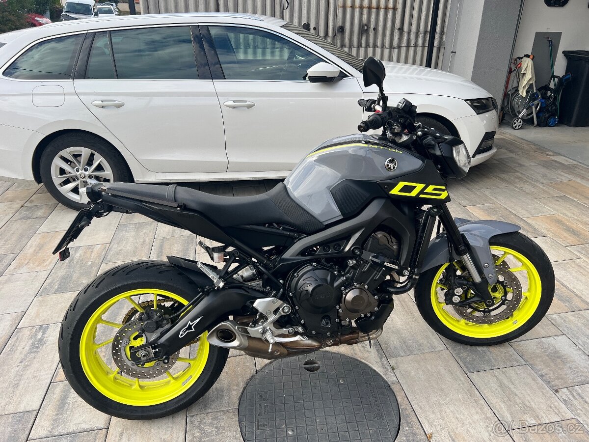 Yamaha MT-09 - 2
