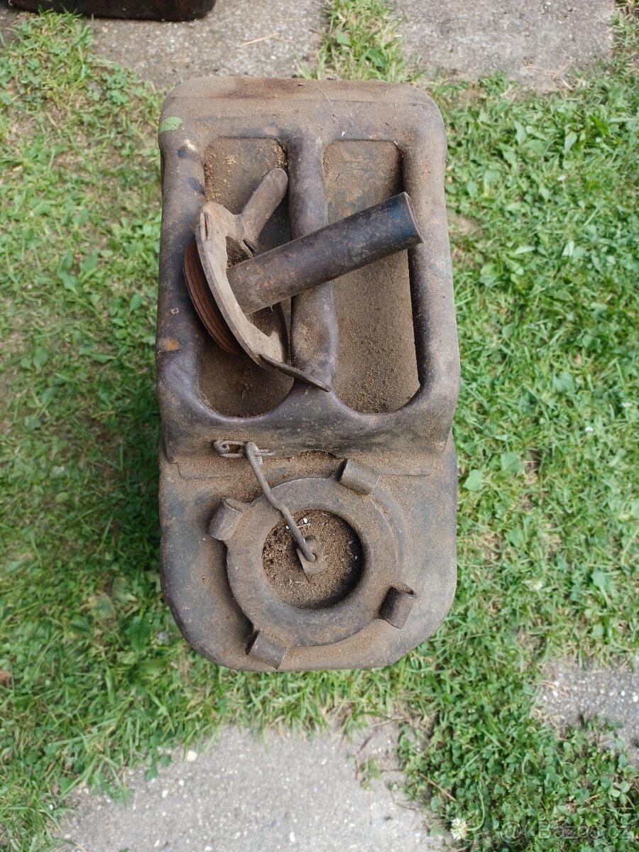 válečné kanystry - 2