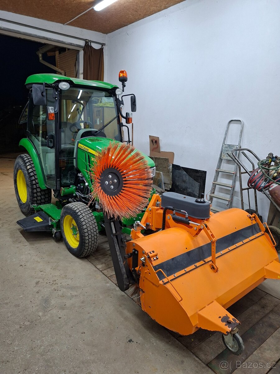 John Deere 3039R - 2