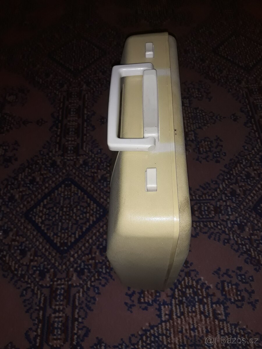 Kufříkový psací stroj CHEVRON - 2