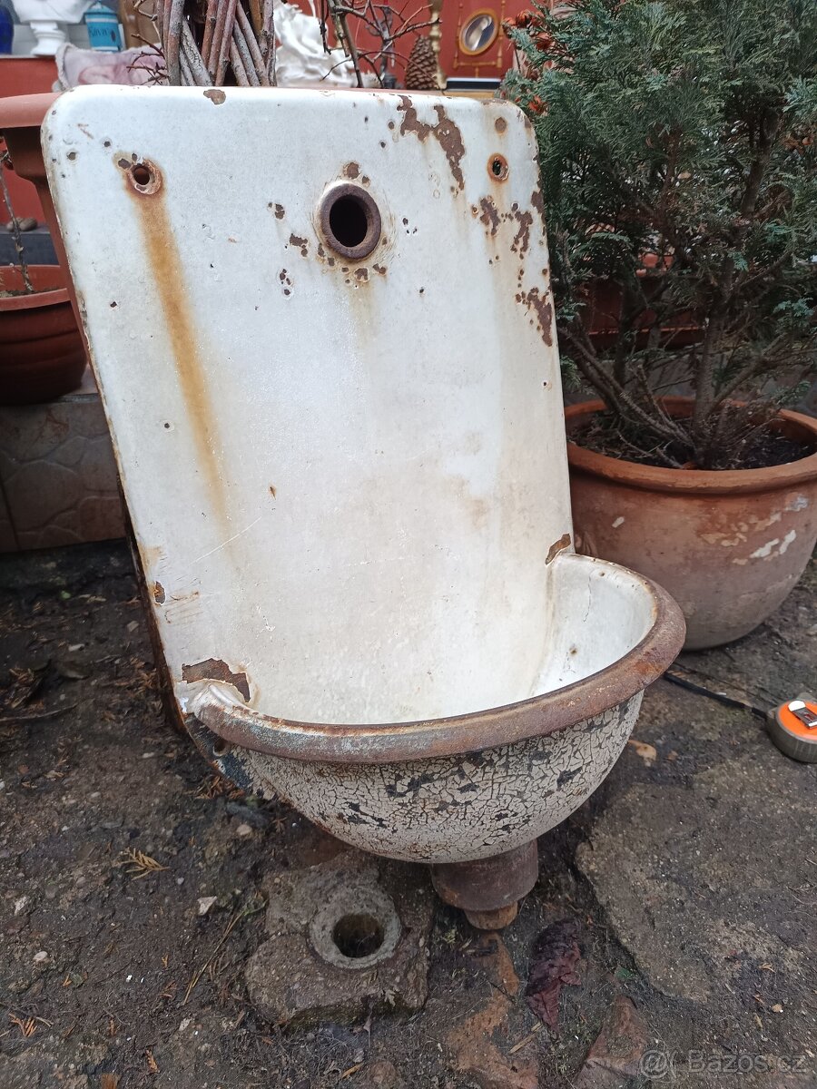 Stará litinová výlevka - 2