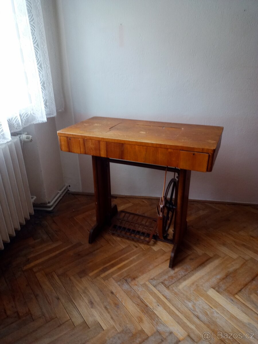šlapací šicí stroj - 2