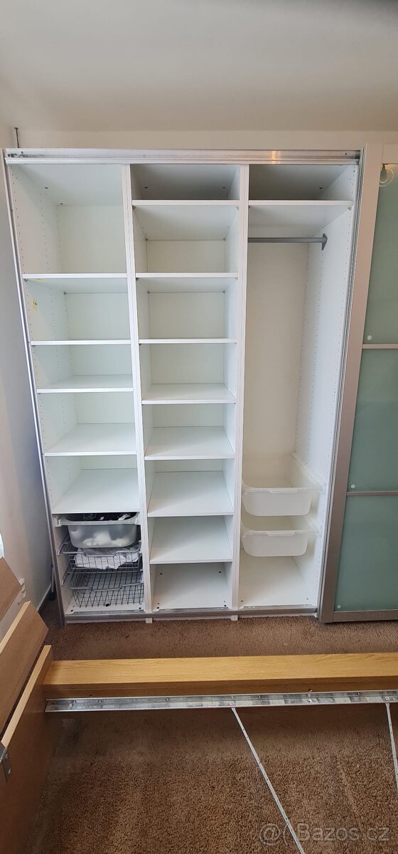 Prodám šatní skříň IKEA – výborný stav, kompletní sestava - 2