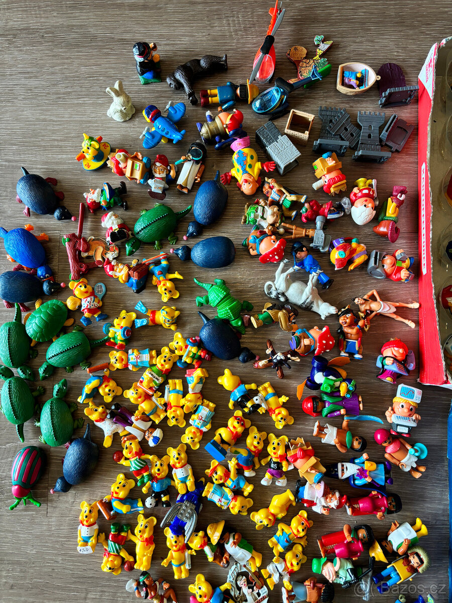 Velká sbírka figurek z Kinder vajíček - 790 kusů - 2
