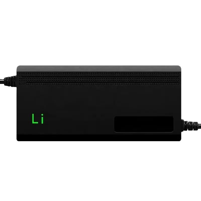 67.2V 2A Nabíječka 16S 60V Li-ion baterie konektor 3 pin IEC - 2