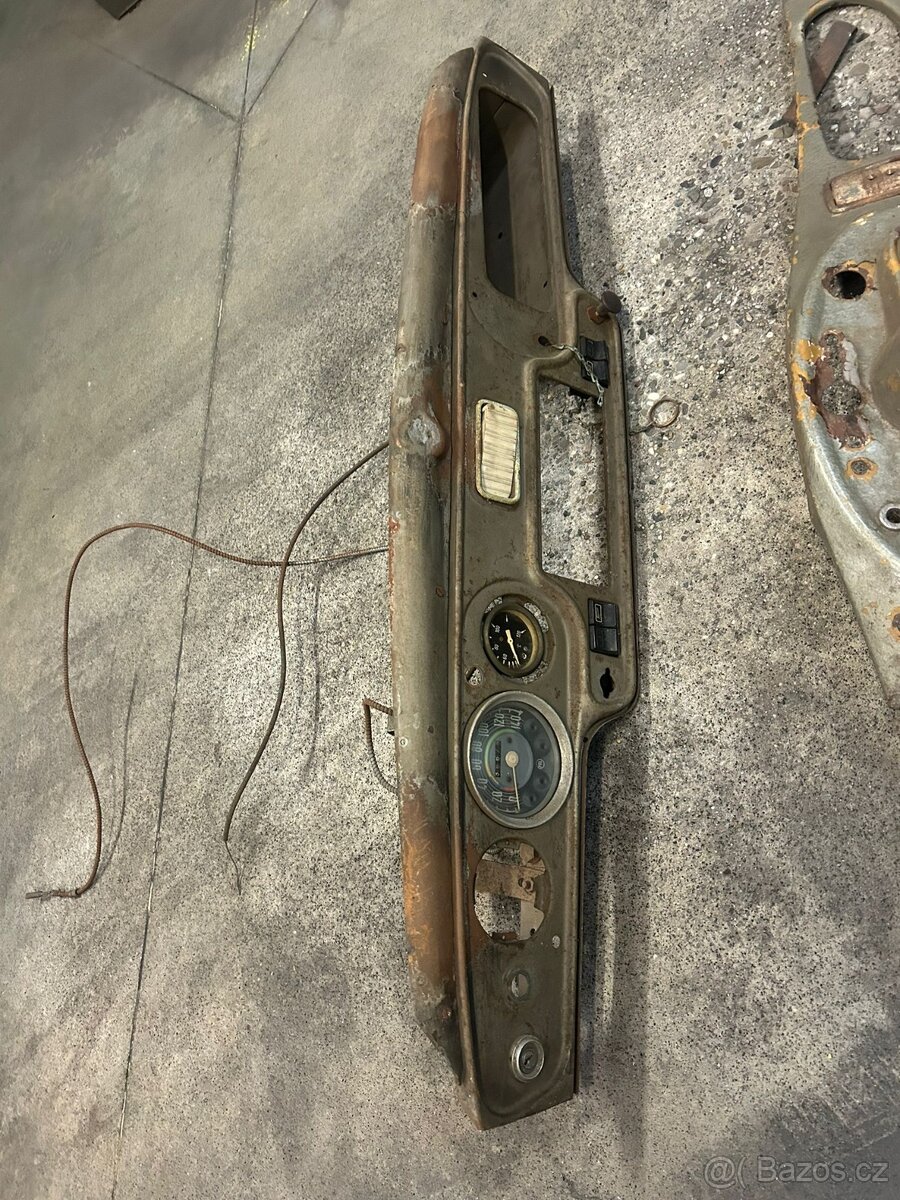 Prístrojové dosky na škoda veterány. - 2