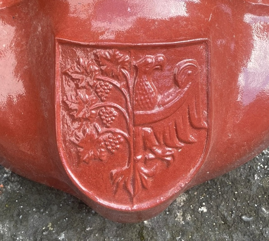 Koncový hřebenáč s erbem - 2