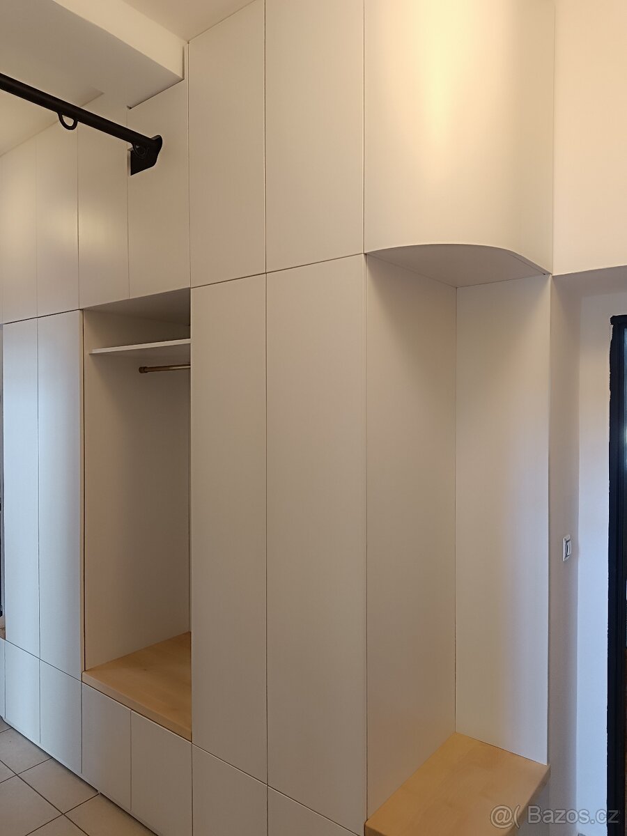 Předsíňová stena - 2