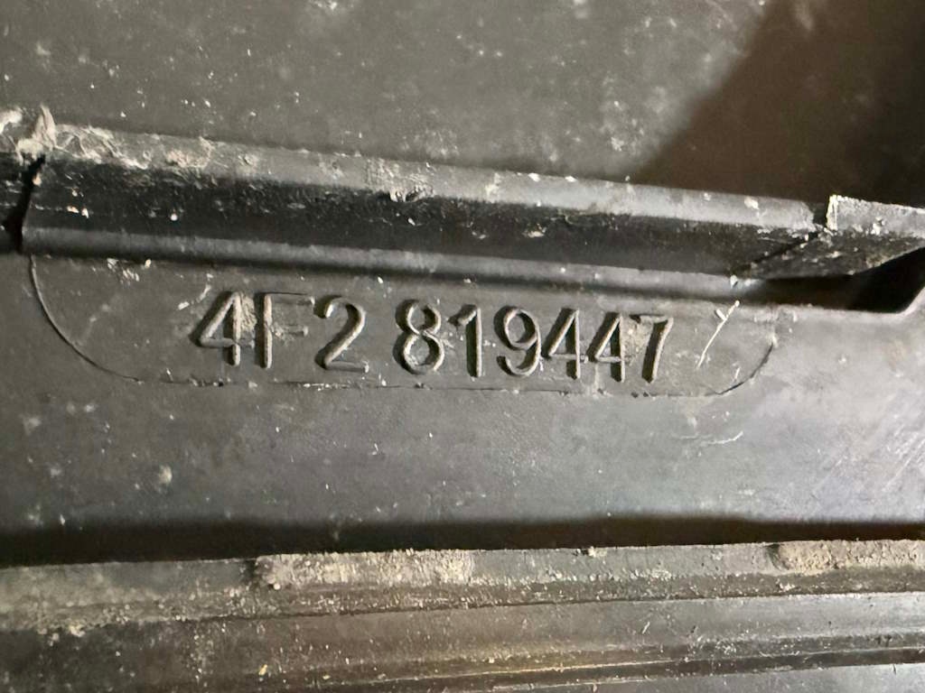 AUDI A6 4F C6 - plast pod prední sklo - 4F2819447 - 2