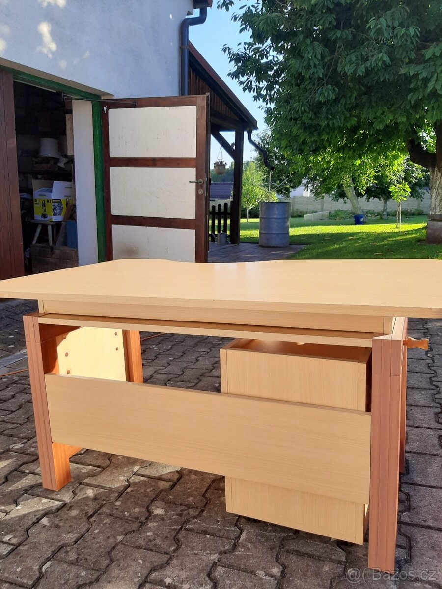 Stůl pro školáka - 2
