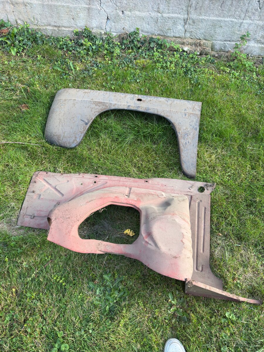 Renault 8 Podběh, Blatník - 2