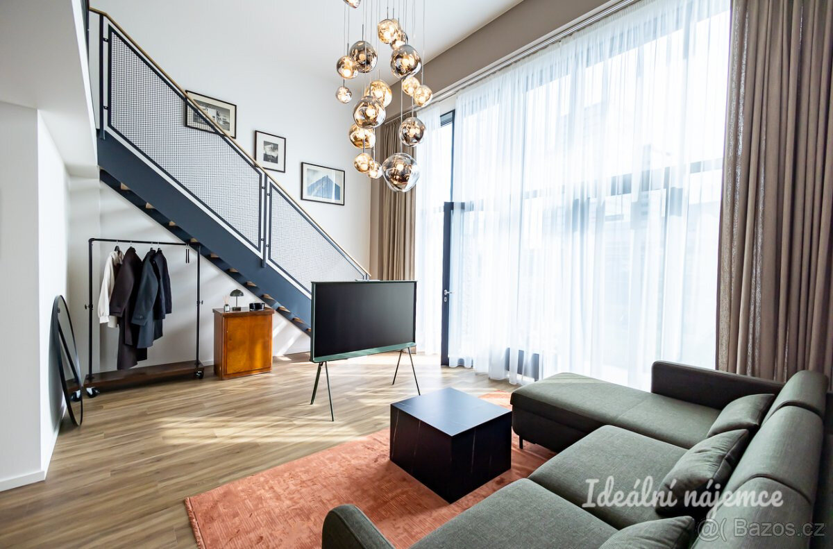 Pronájem bytu 1+kk, V háji, Holešovice, 28900 Kč/měs, 43 m2 - 2