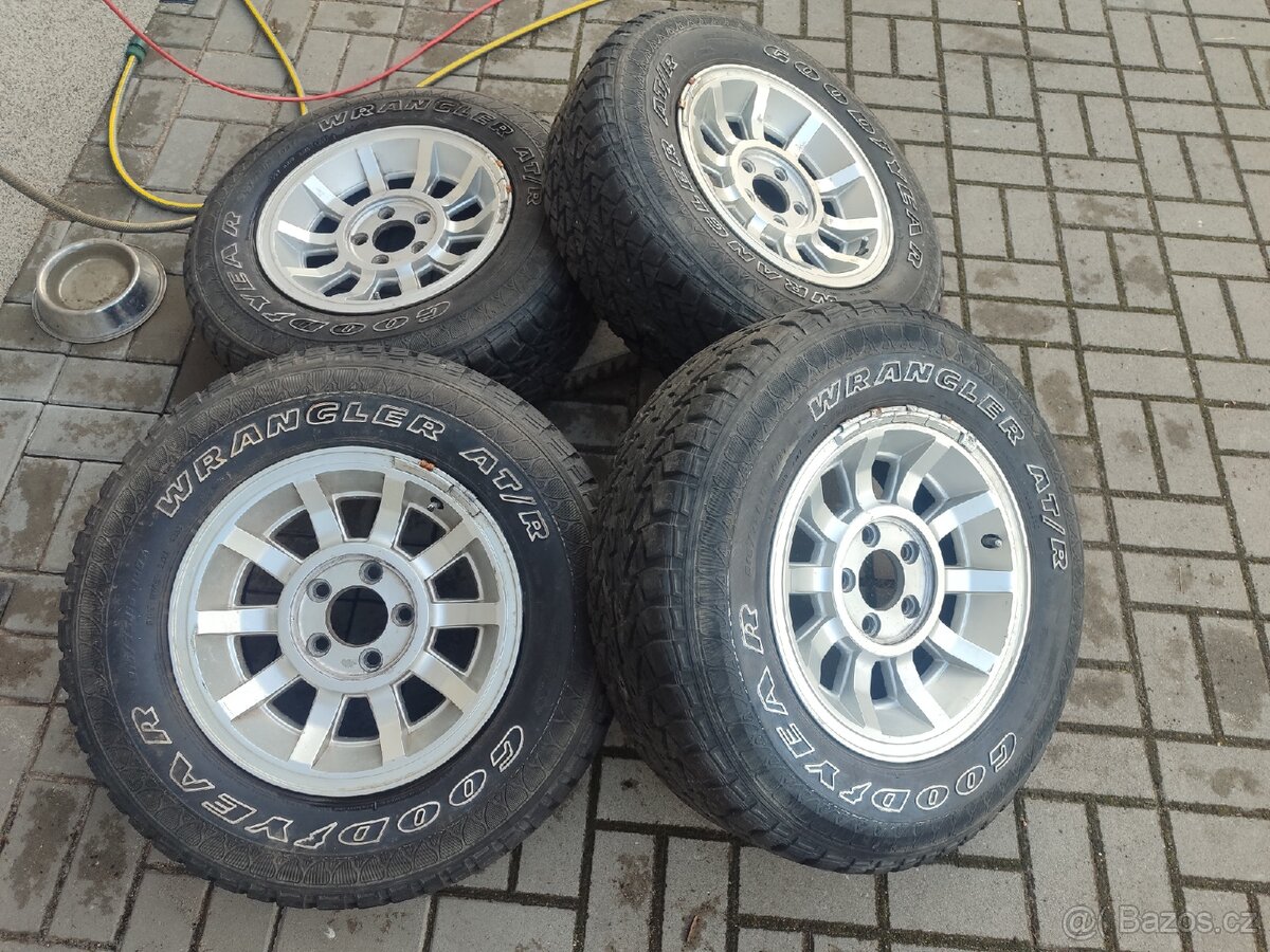 ALU kola Jeep