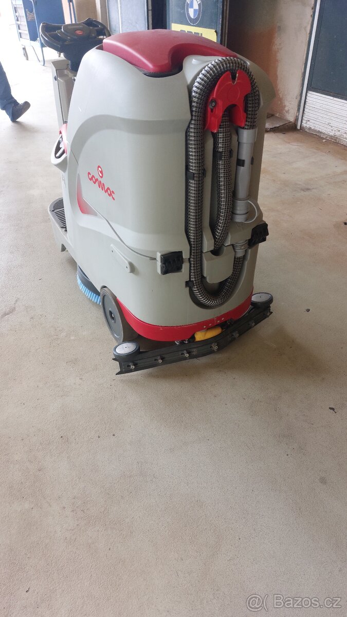 Podlahový mycí stroj Comac Innova 55 B - 2