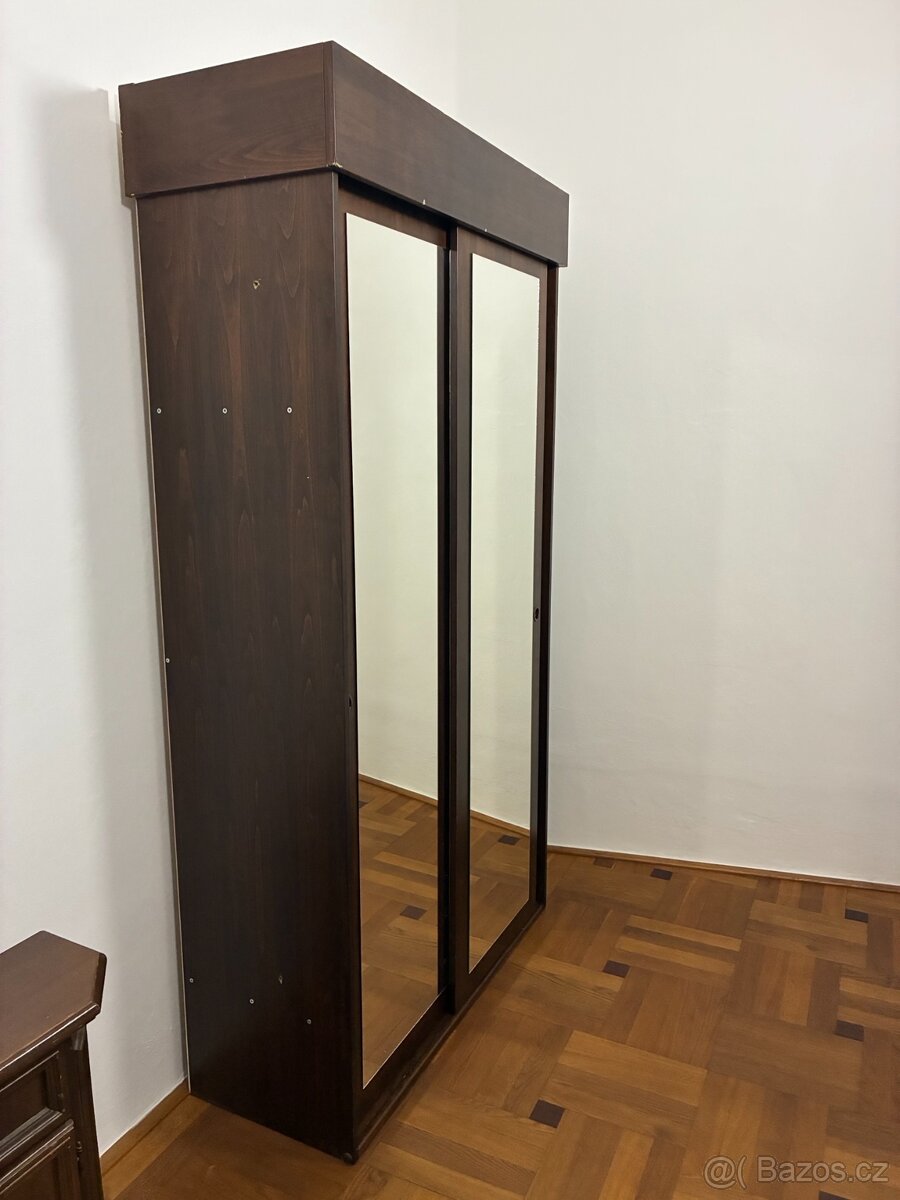 Starší nábytek za odvoz - 2