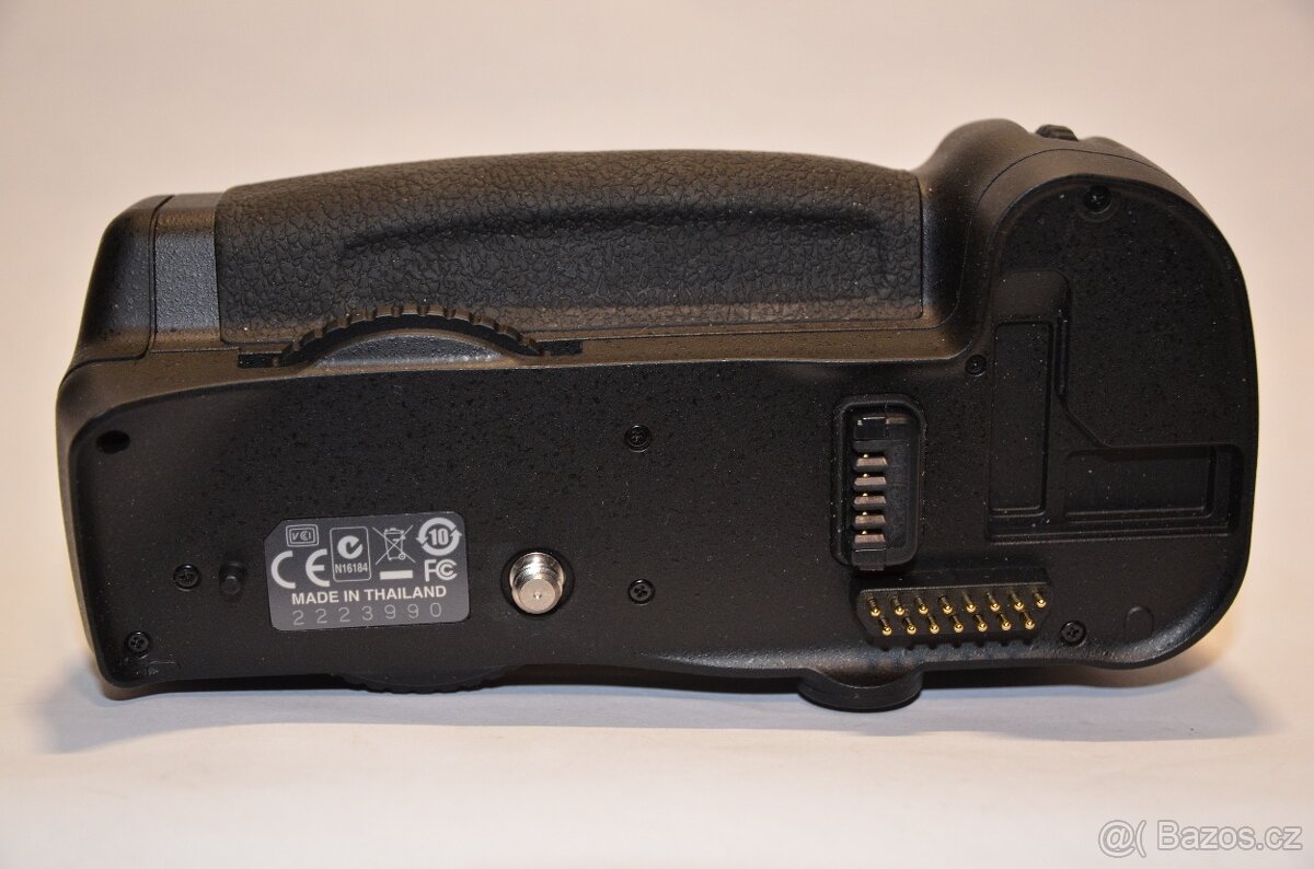 Nikon MB-D10 - bateriový Grip - 2