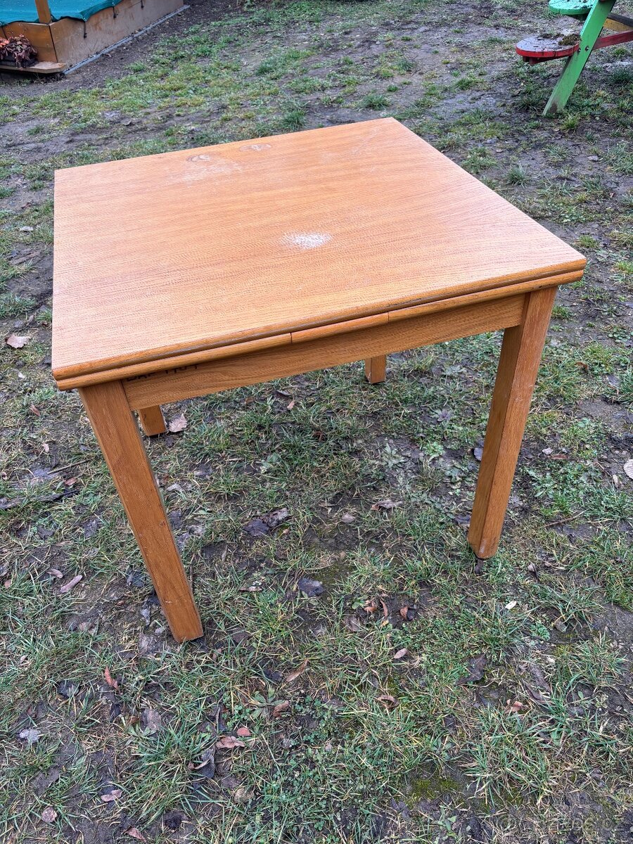 Rozkládací jídelní stůl - 2