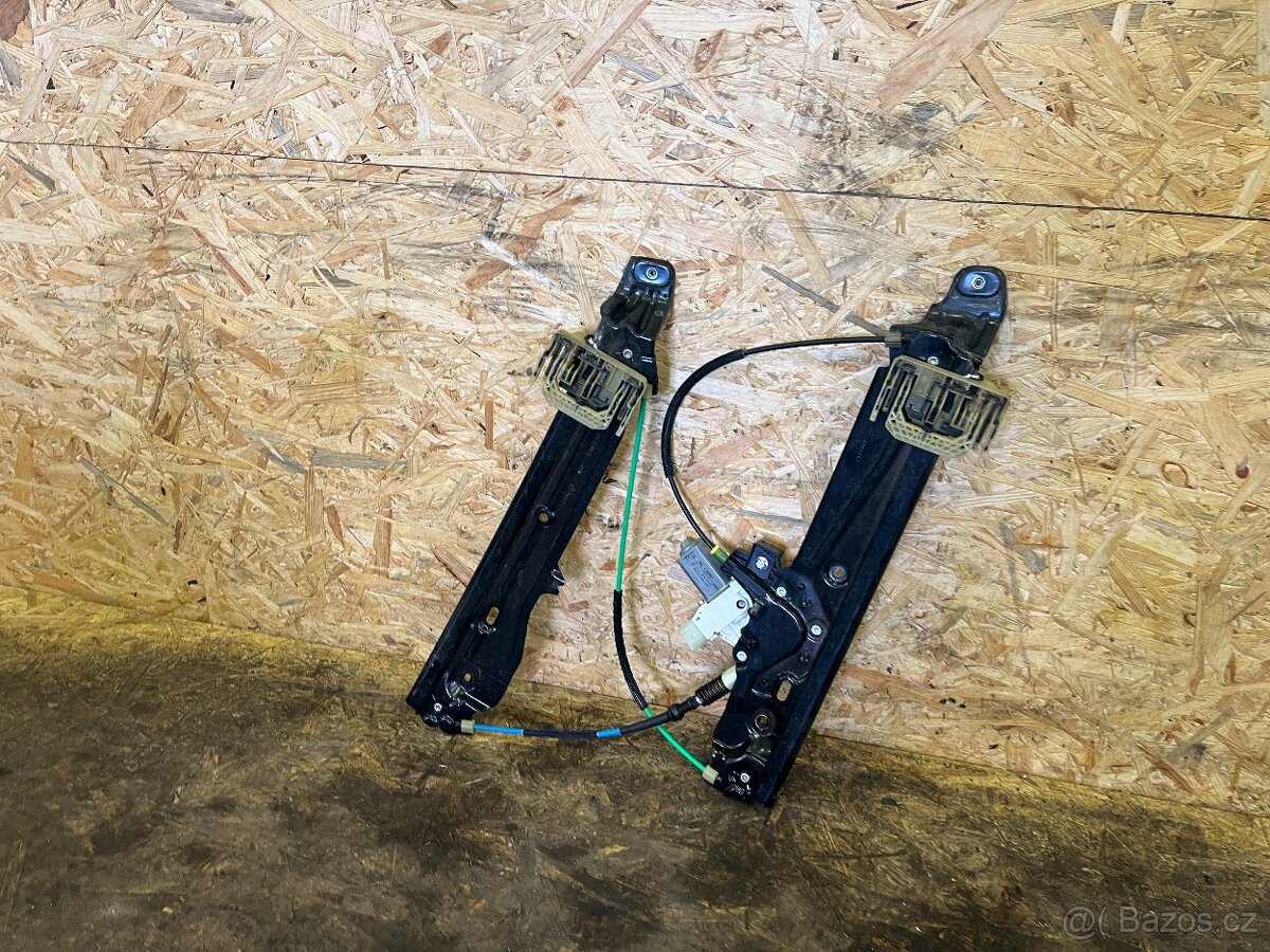PŘEDNÍ PRAVÁ STAHOVAČKA BMW F11/F10 - 2