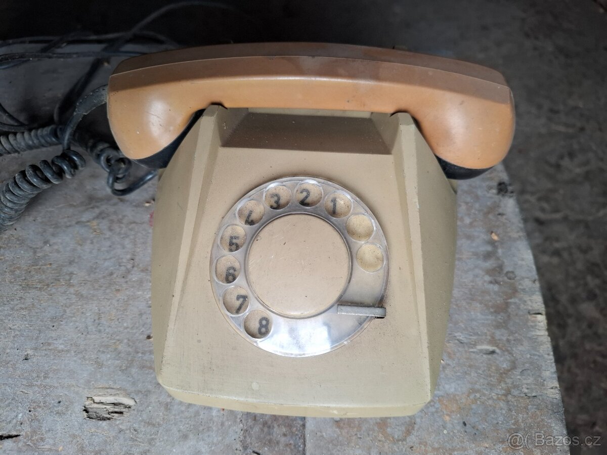 Staré telefony - 2