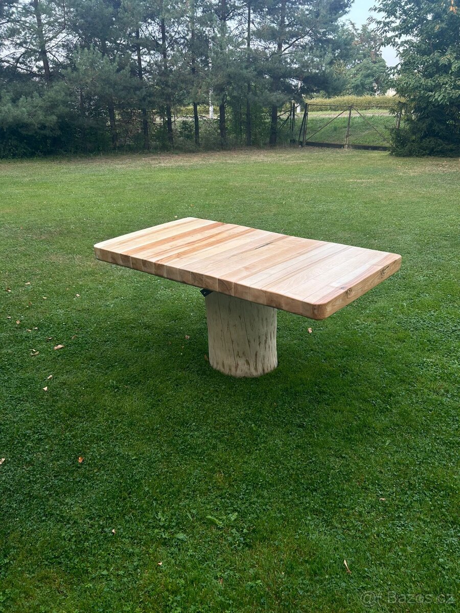 Dřevěný stůl - 2