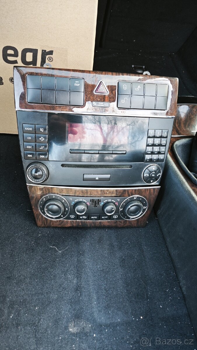 Rádio a centrální panel Mercedes Benz w203 - 2