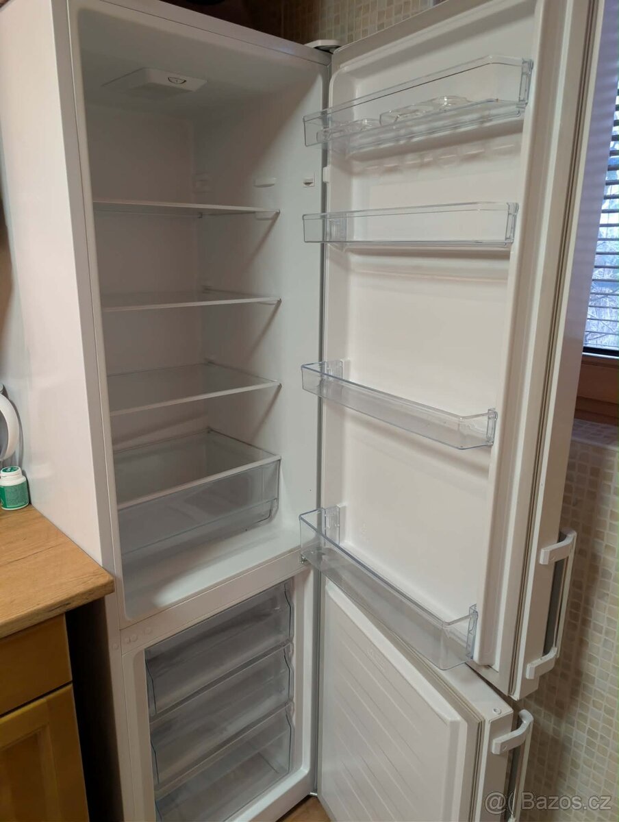 Kombinovaná lednice Hisense – bílá - 2