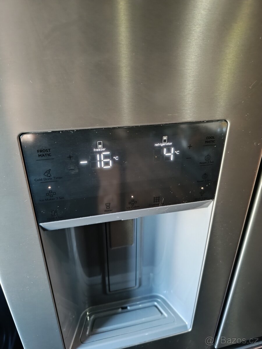 3 roky stará americká chladnička AEG - 2