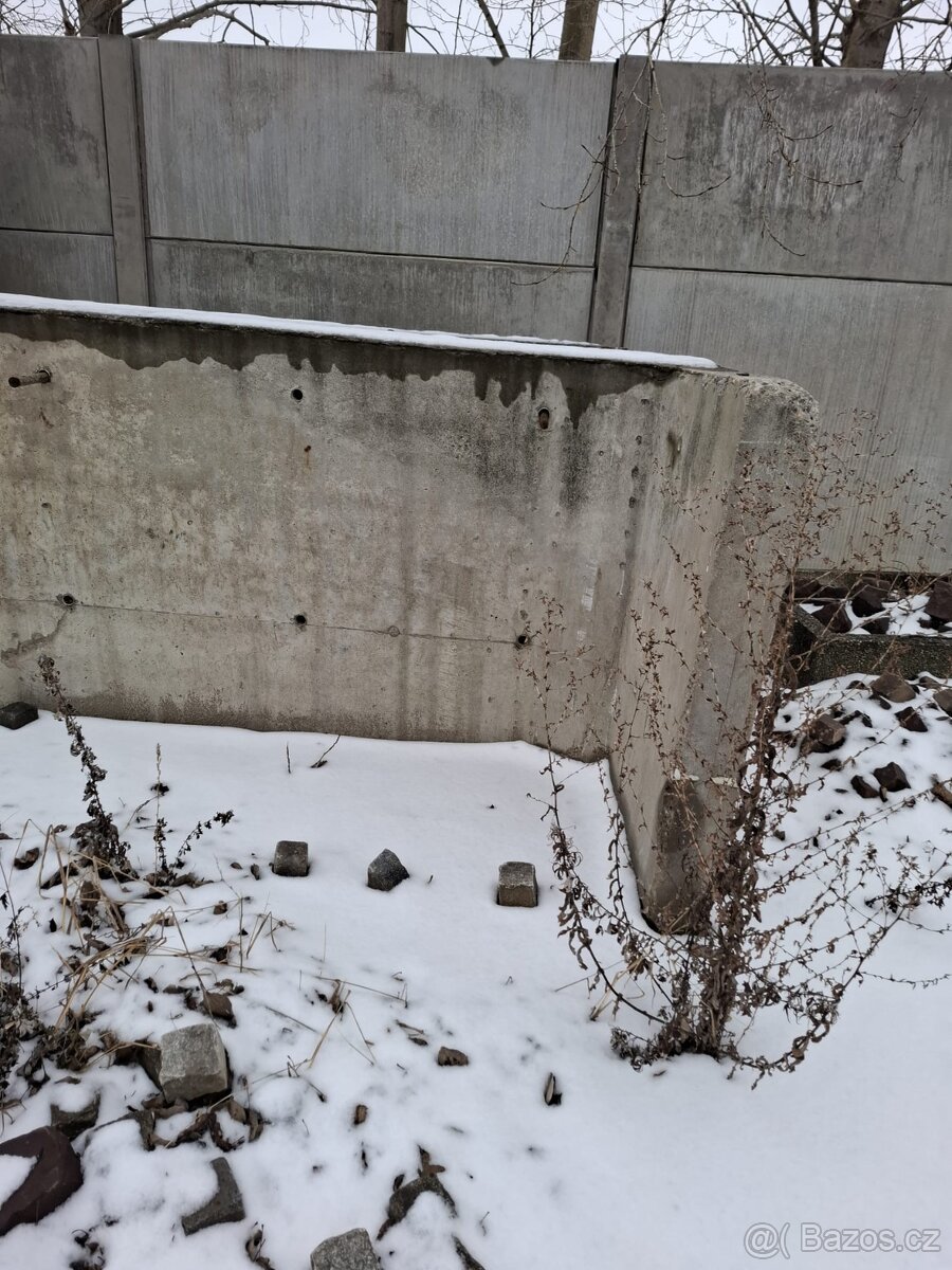 betonová opěrná stěna ve tvaru T - 2