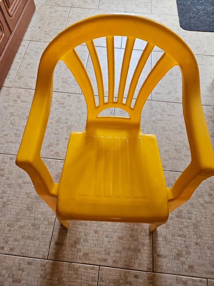 Prodám dětské plastové židličky 2ks - 2