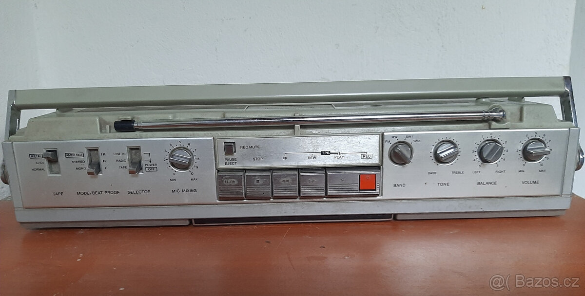 Stary funkční Panasonic RX-F20 - 2