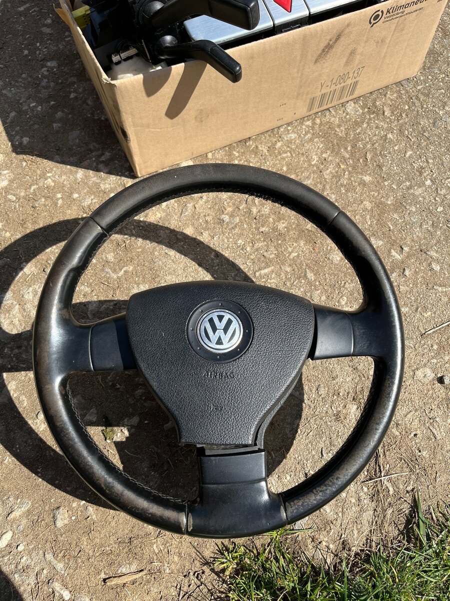 Tříramenný kožený volant VW - Passat B6 - 2