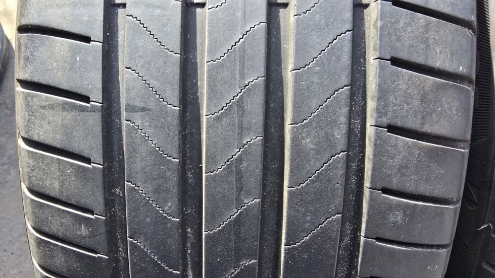 Letní pneu 235/45/20 Bridgestone - 2