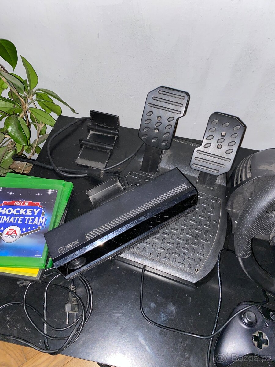 Xbox One plus příslušenství - 2