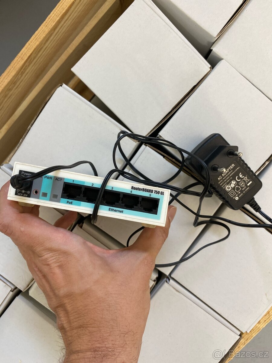 Prodám RouterBOARD 750gl s adaptérem. - 2