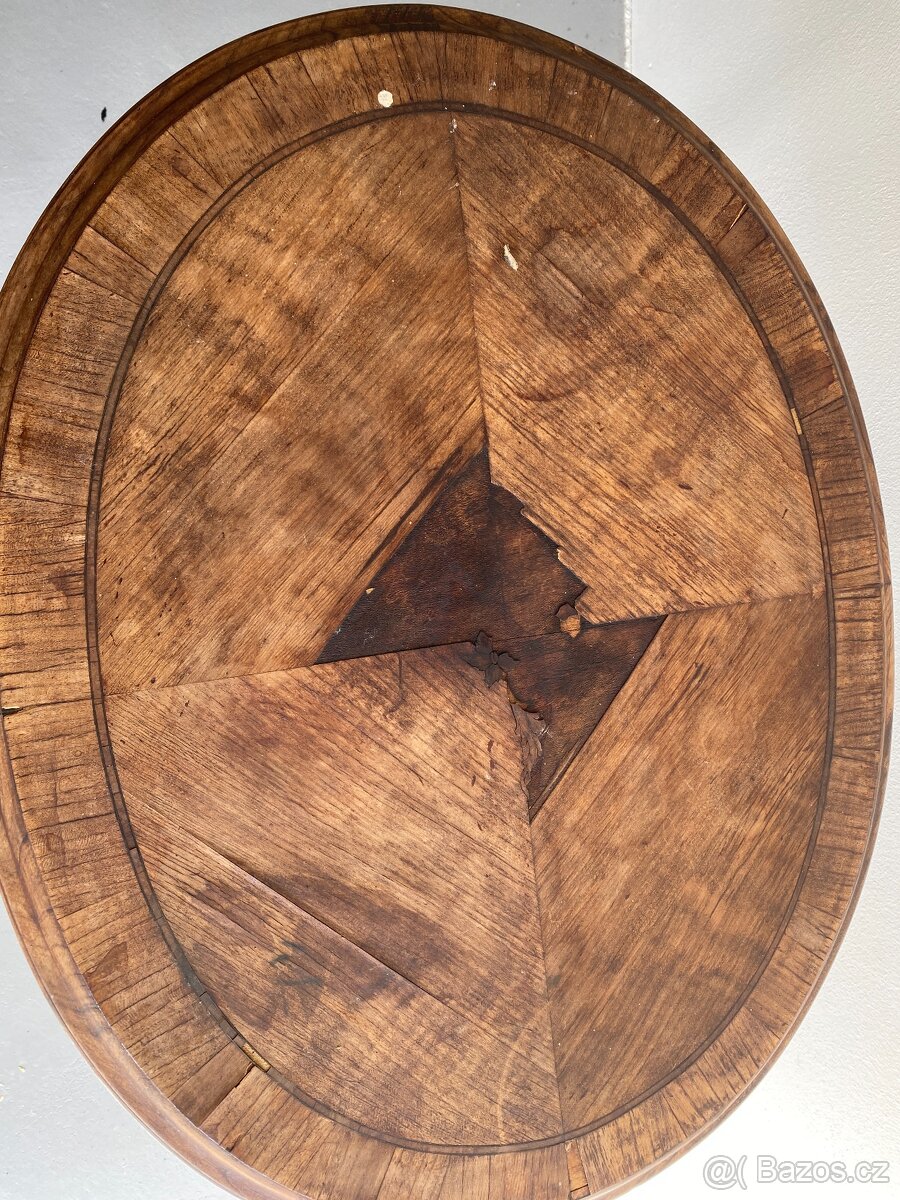 Starožitný oválný stolek - 2