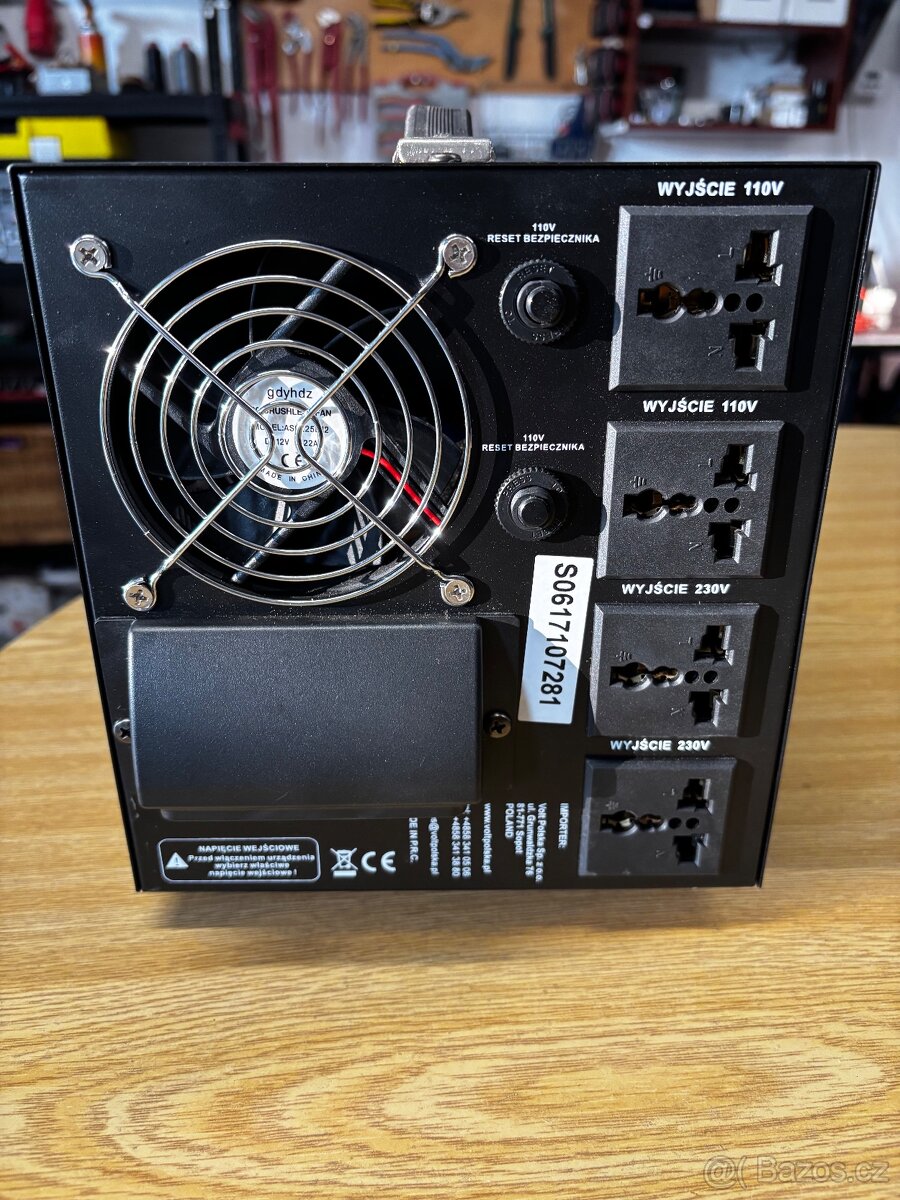 Měnič napětí Volt VP-5000W 110V/230V - 2