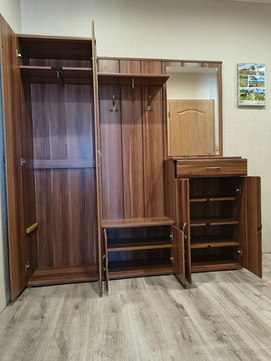Předsíňová stěna - 2