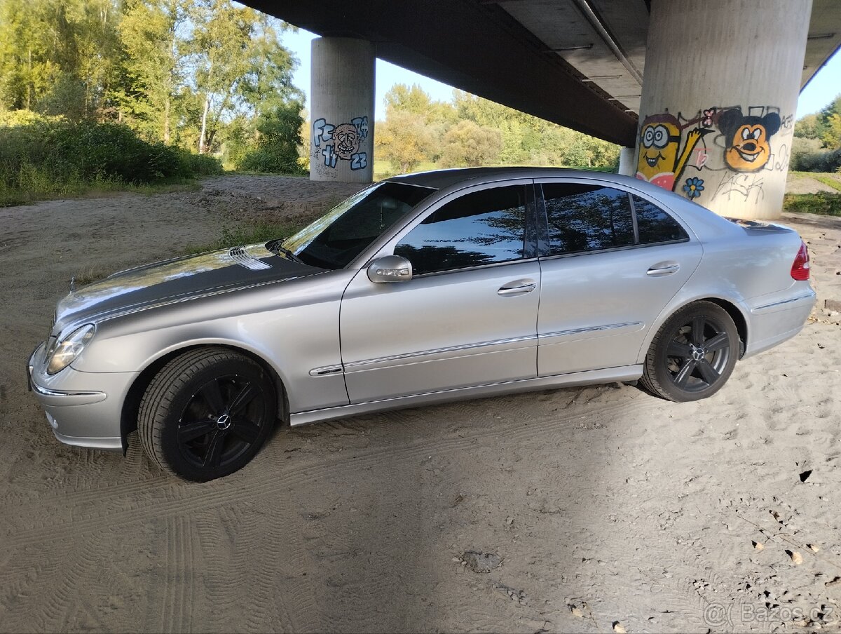 Mercedes Benz E W211 - 2