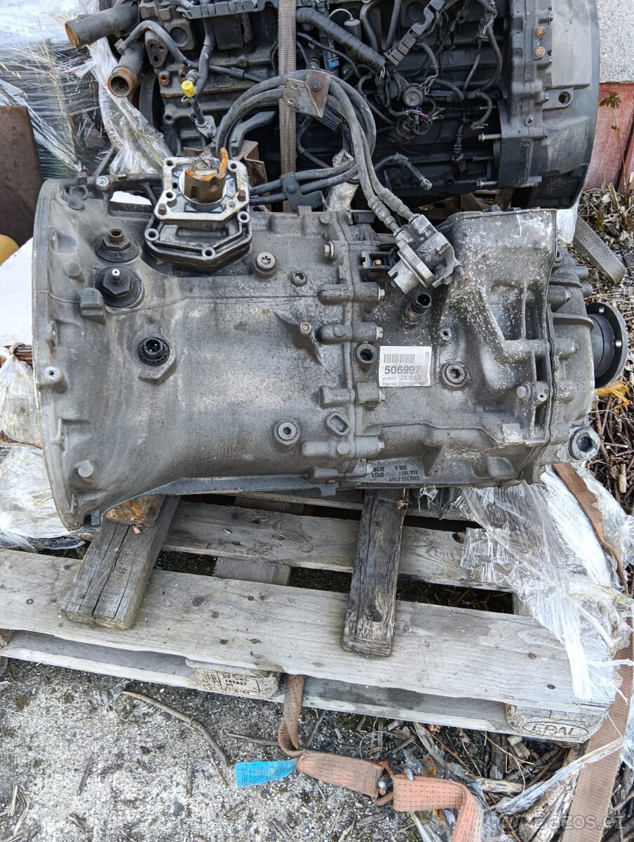 Mercedes MOTOR + PŘEVODOVKA - 2
