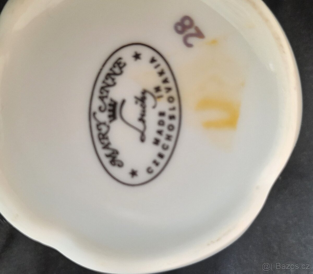 Vázička zdobená pozlaceným proužkem - 2