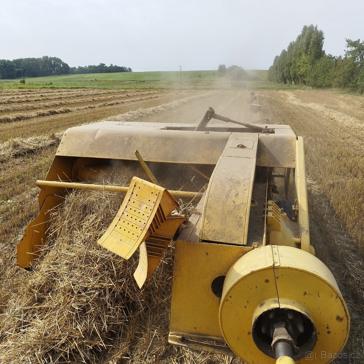 Malé hranaté balíky pšeničné slámy sklizeň 2025 - 2