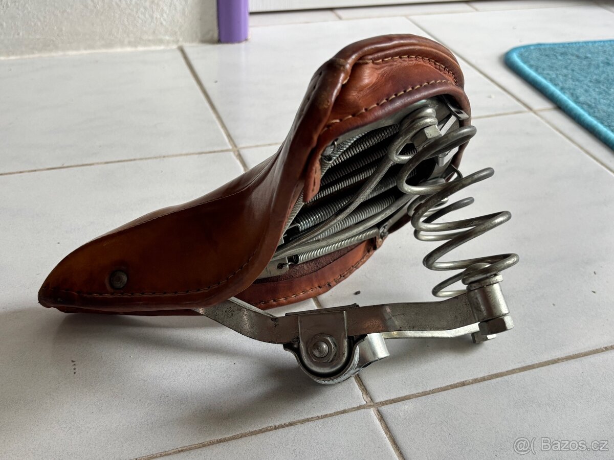 Kožená sedačka na staré jízdní kolo - 2