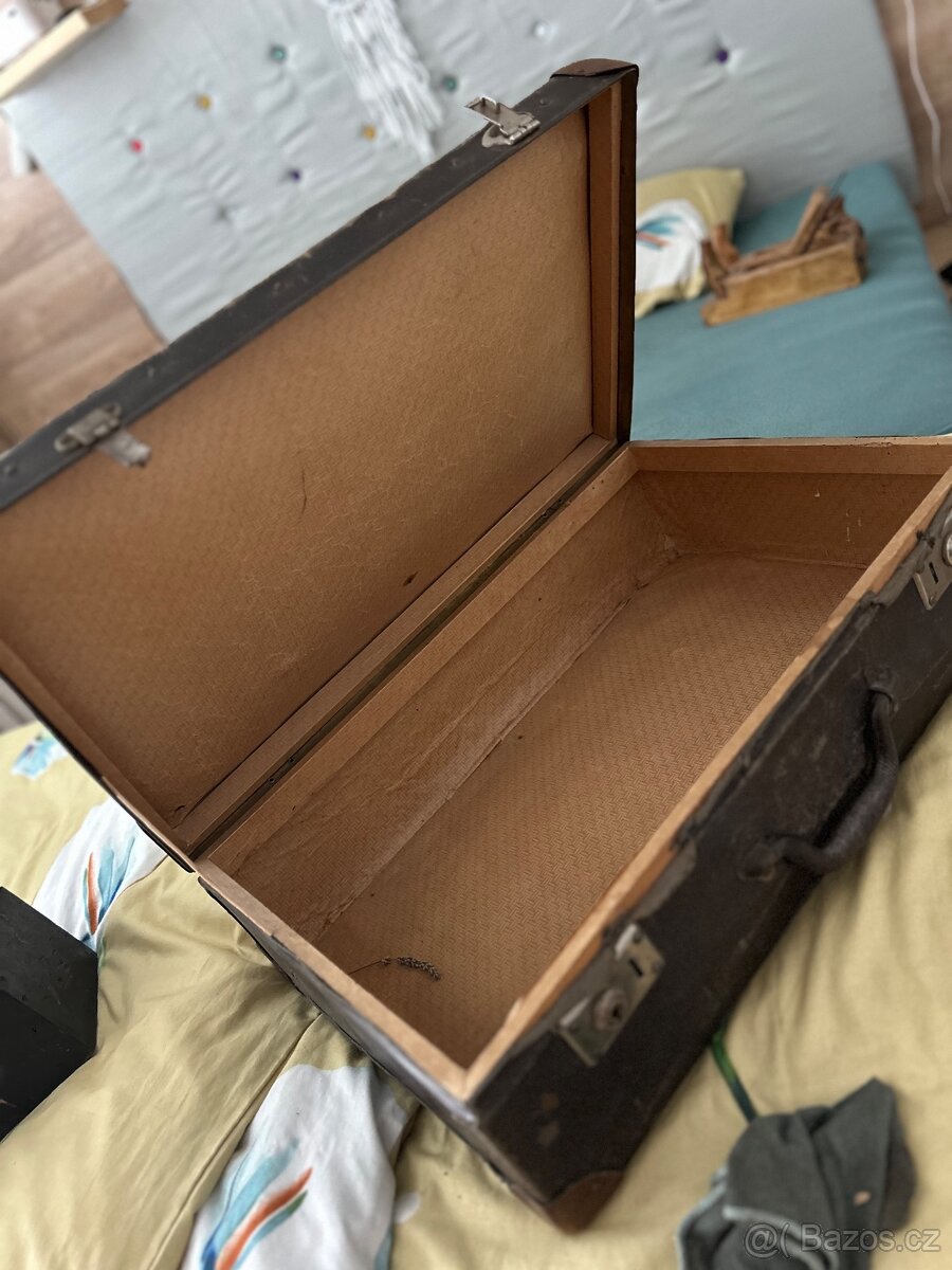 Starý cest.kufr, rozhl.-dratak, dřev. truhlu na nářadí, hobl - 2