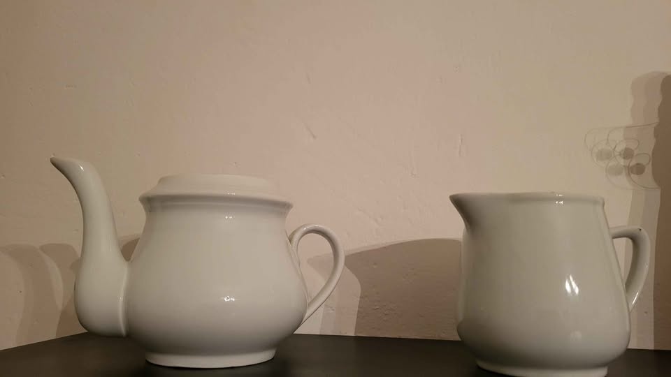 Staré porcelánové hrnky, konvičky..talíře - 2