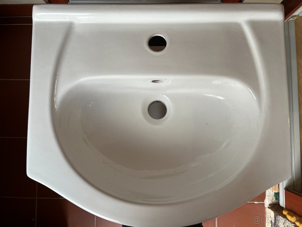 Koupelnová skříňka s umyvadlem - 2