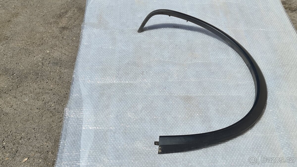 Lem (kryt) výřezu kola zadní a přední Porsche Cayenne (92A) - 2