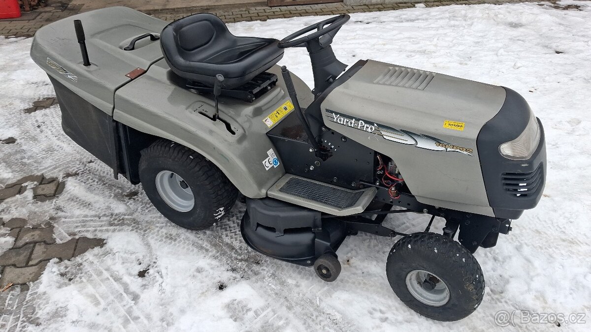 TRAKTUREK HUSQVARNA - 2