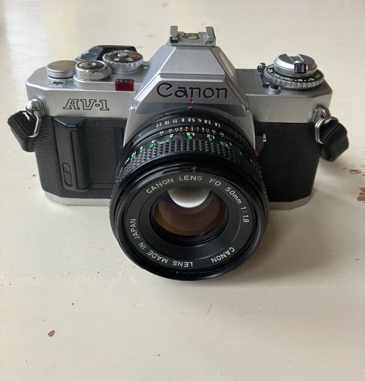 Canon Av-1 - (50mm f1:1,8) - 2