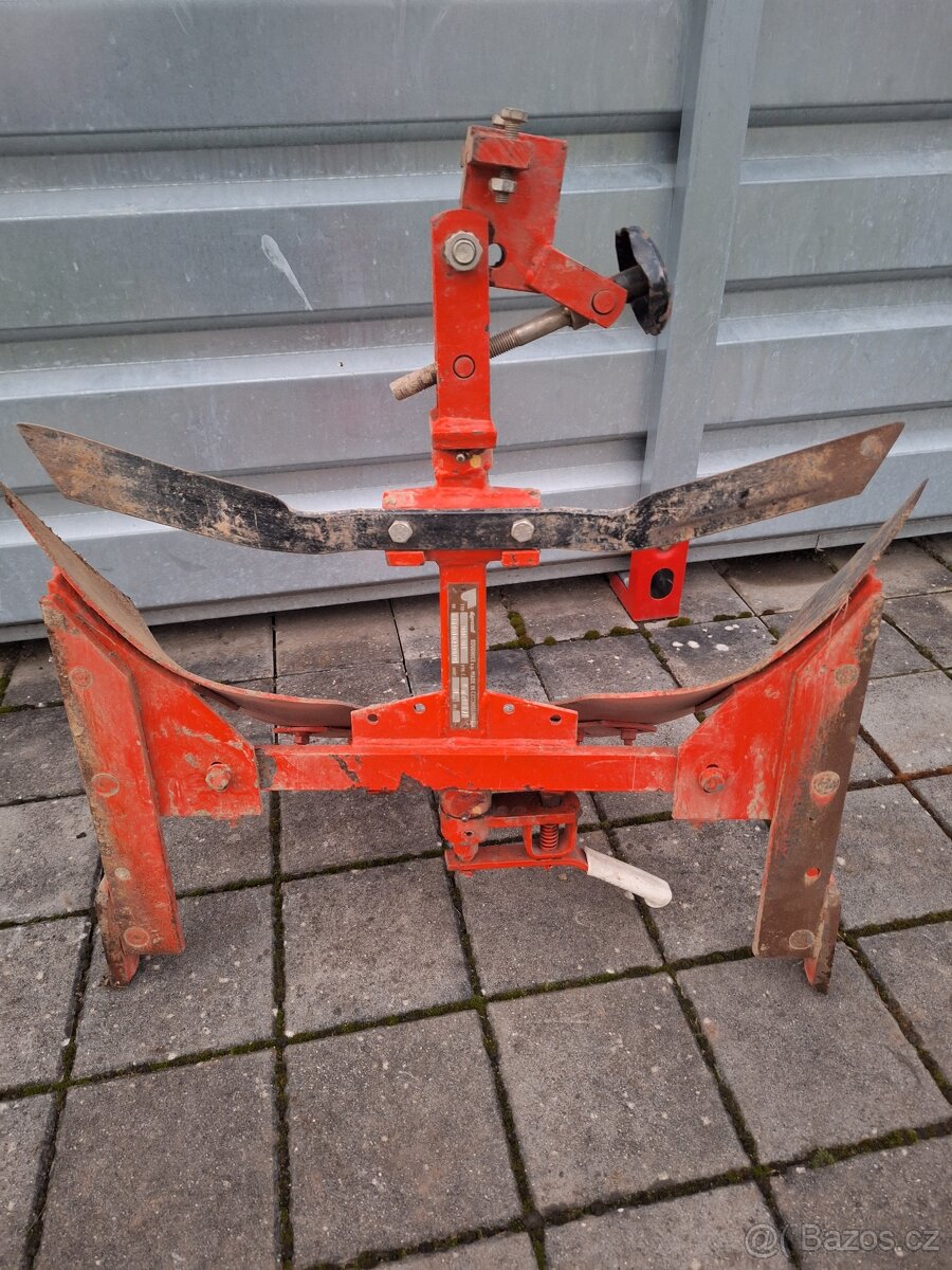 Pluh obracák Vari APH 352 - 2