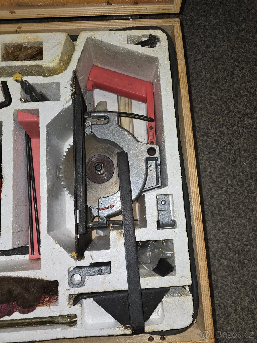 Stará sovětská vrtačka multinástroj - 2